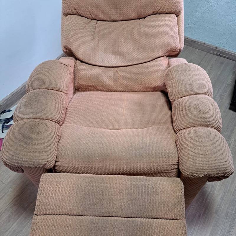 Poltrona suja antes da limpeza