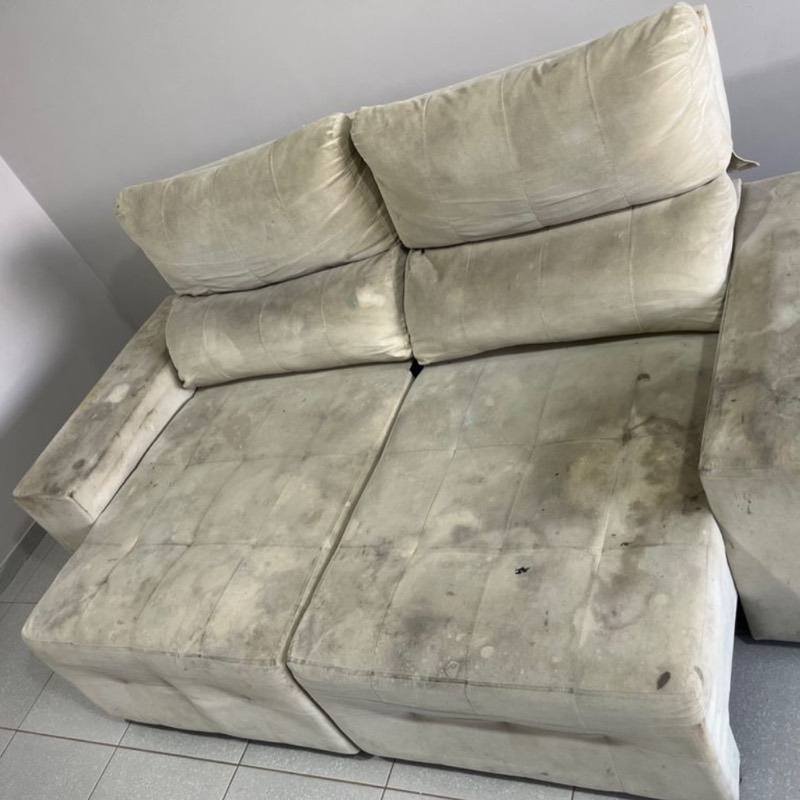 Sofá sujo antes do serviço